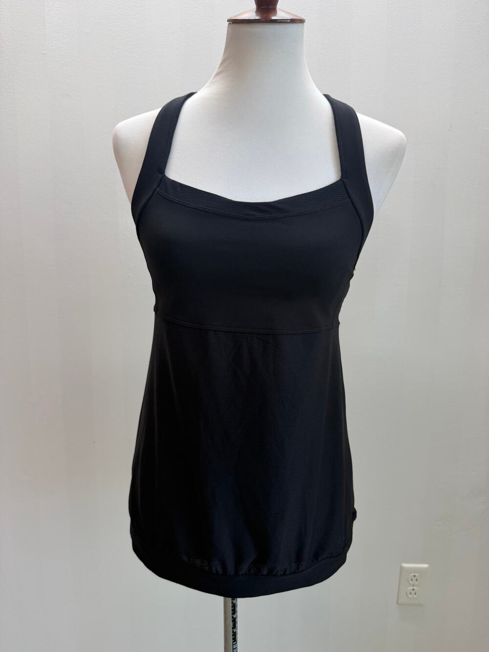 Athleta Crunch & Punch Tank Top Black Strappy Built-In Bra Sz M